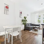 Zentrales Apartment Im Westend I Kueche I Balkon I Fuer Bis Zu 4 Personen