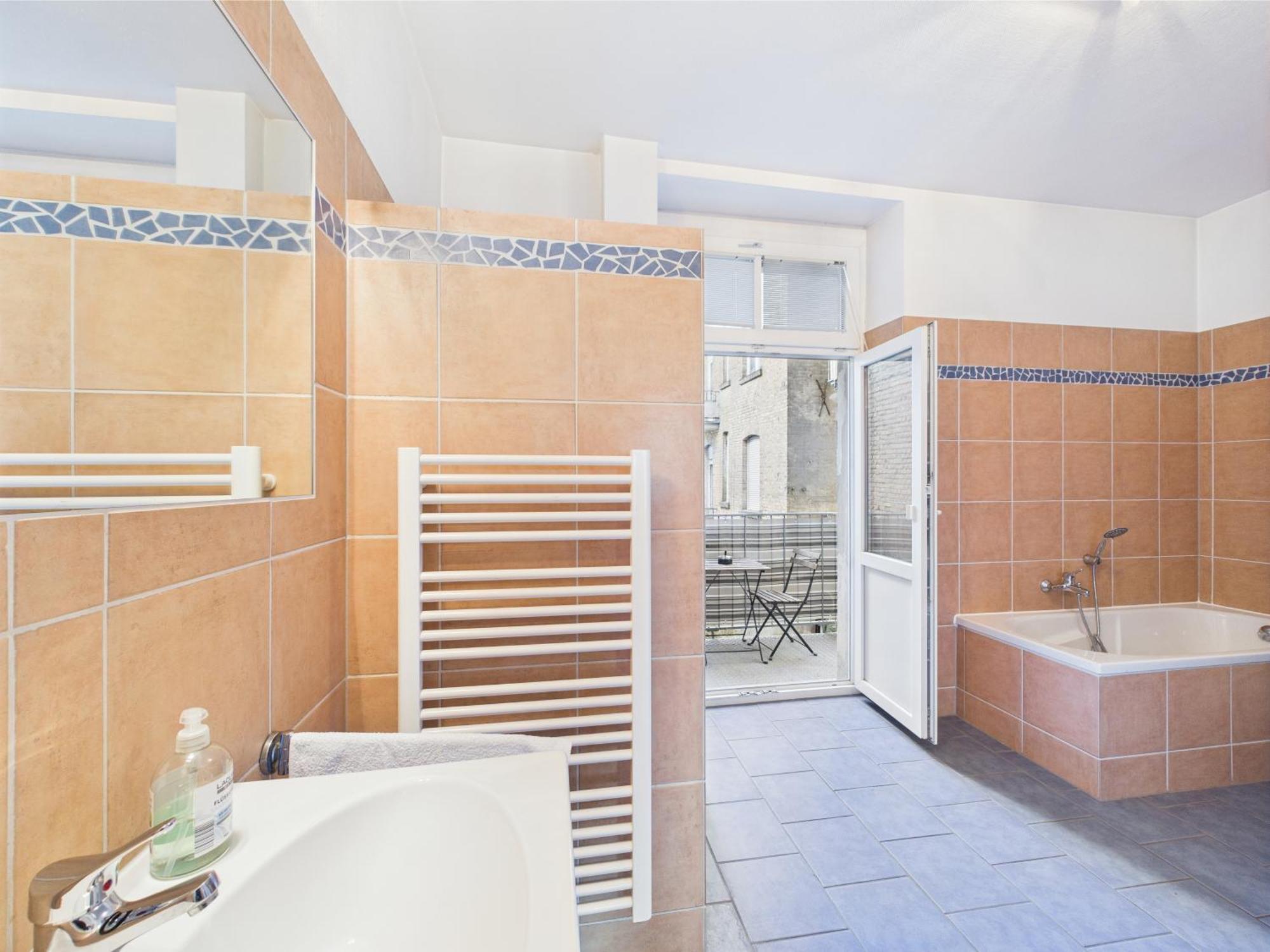 Zentrales Im Westend I Kueche I Balkon I Fuer Bis Zu 4 Personen Apartment Wiesbaden